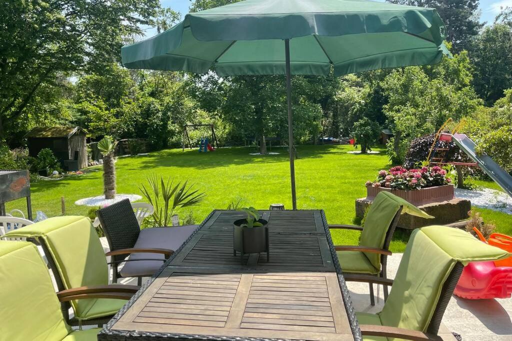 Wunderschoene Terrassenwohnung Mit Blick Ins Gruene! Meerbusch Eksteriør bilde